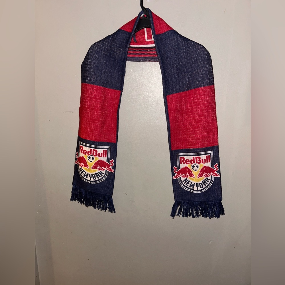 New York Red Bulls Soccer Scarf - red/navy branded fringed